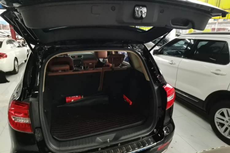 Used Haval H8 2015 2.0T Two-Wheel Drive Comfort Version Trunk