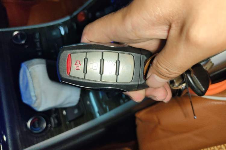 Used Haval H8 2015 2.0T Two-Wheel-Drive Luxury Version Vehicle Key