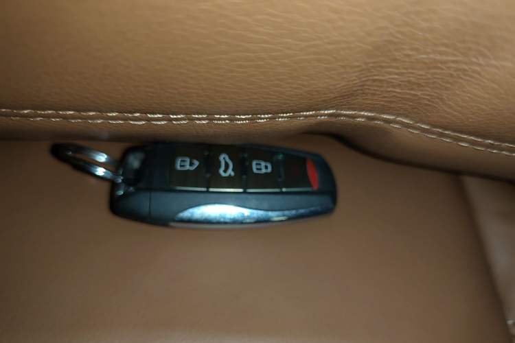 Used Haval H8 2015 2.0T Two-Wheel-Drive Standard Version Vehicle Key
