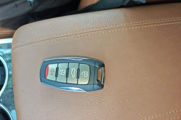 Used Haval H8 2015 2.0T Two-Wheel-Drive Luxury Version Vehicle Key