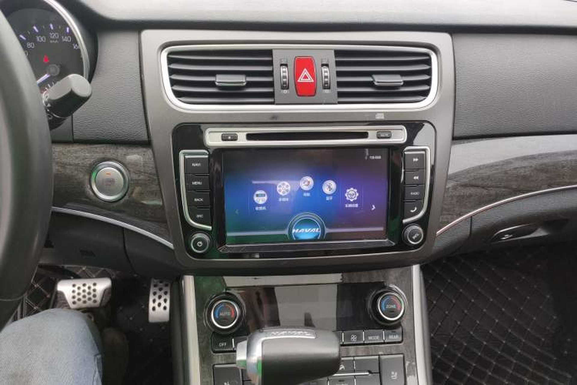 Used Haval H8 2015 2.0T Four-Wheel Drive Elite Model Audio And AC Panel