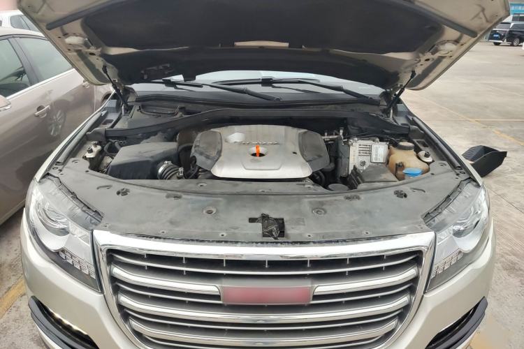 Used Haval H8 2015 2.0T Two-Wheel Drive Comfort Version Engine Bay