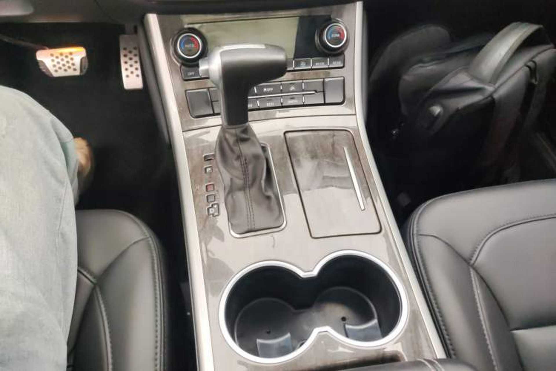 Used Haval H8 2015 2.0T Two-Wheel Drive Comfort Version Gear Lever