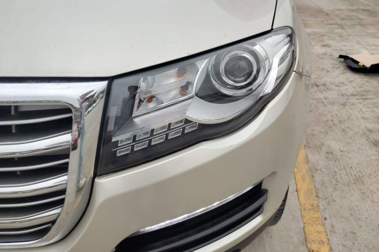 Used Haval H8 2015 2.0T Two-Wheel Drive Comfort Version Left Front Headlight