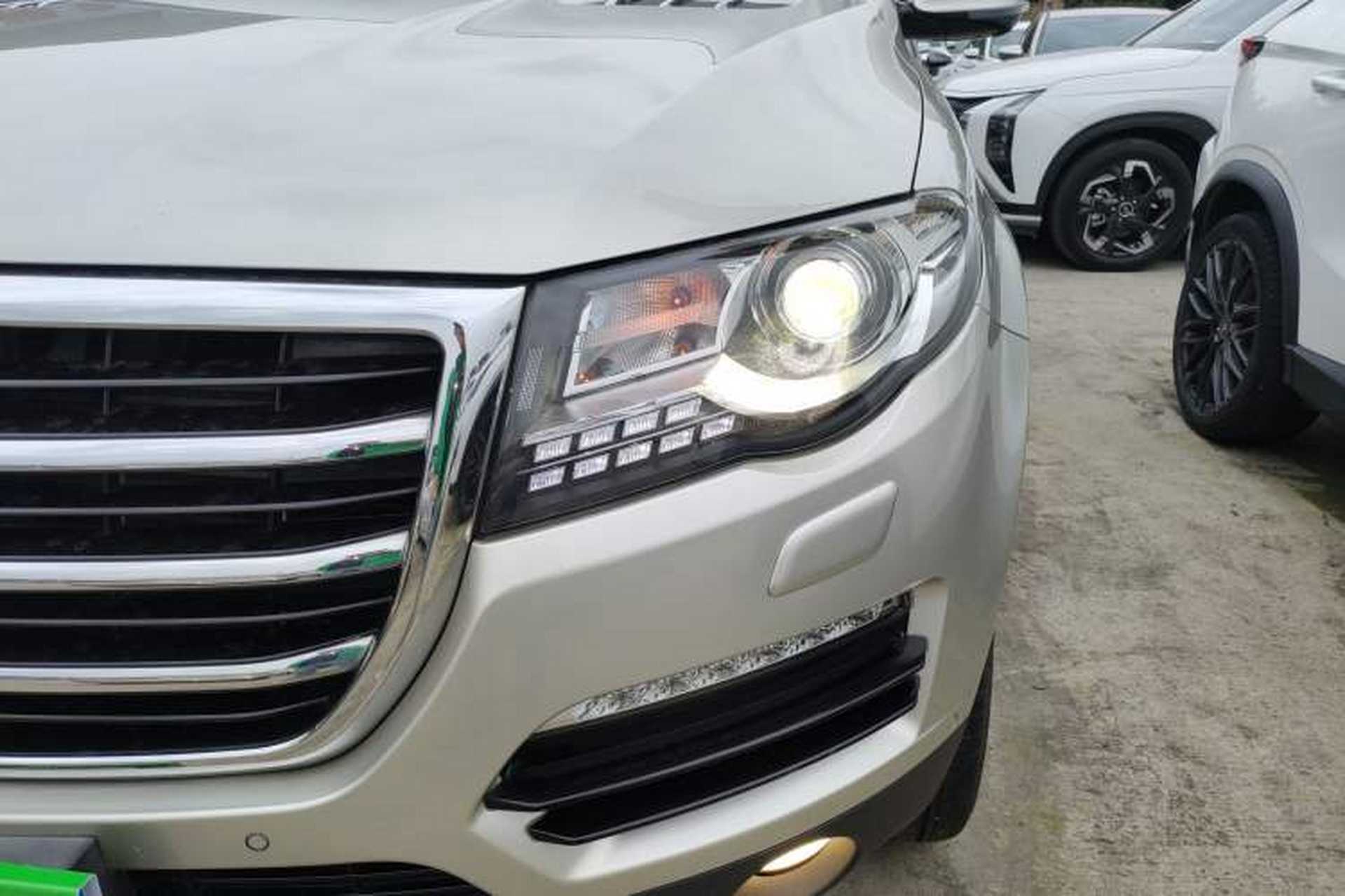 Used Haval H8 2015 2.0T Four-Wheel Drive Elite Model Left Front Headlight