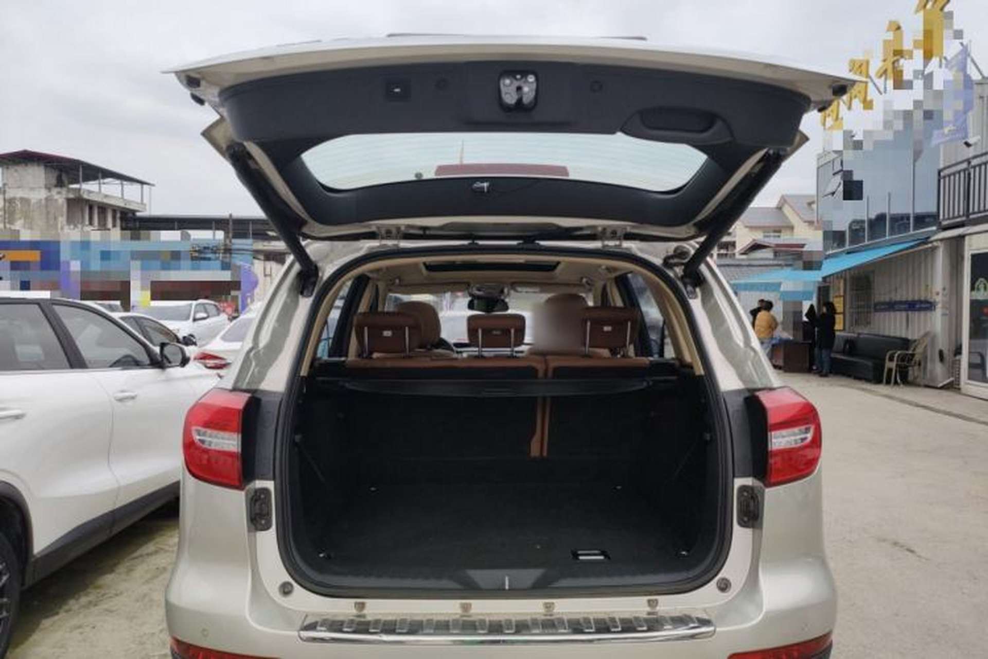 Used Haval H8 2015 2.0T Four-Wheel Drive Elite Model Trunk