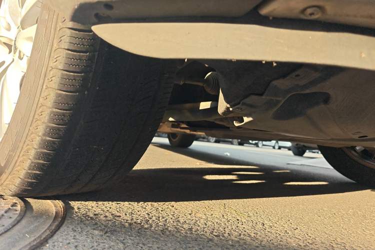 Used Haval H8 2015 2.0T Two-Wheel-Drive Elite Version Chassis Front Right