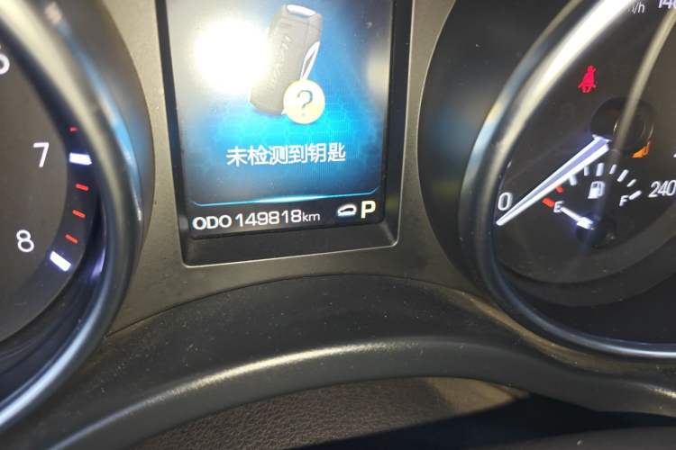 Used Haval H8 2015 2.0T Two-Wheel-Drive Elite Version Odometer Close Up