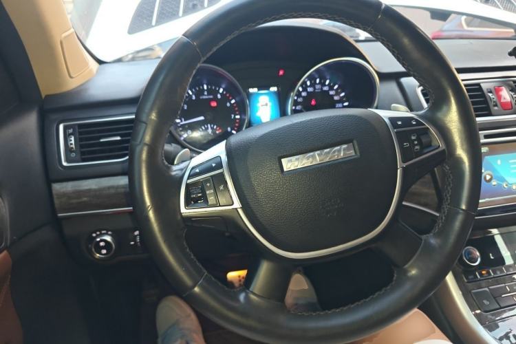Used Haval H8 2015 2.0T Two-Wheel-Drive Elite Version Steering Wheel
