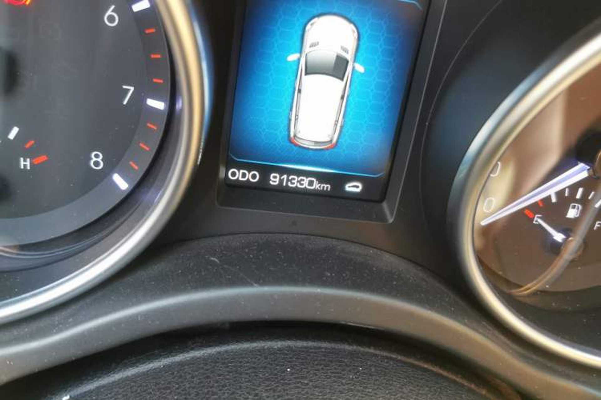 Used Haval H8 2015 2.0T Four-Wheel Drive Comfort Version Odometer Close Up