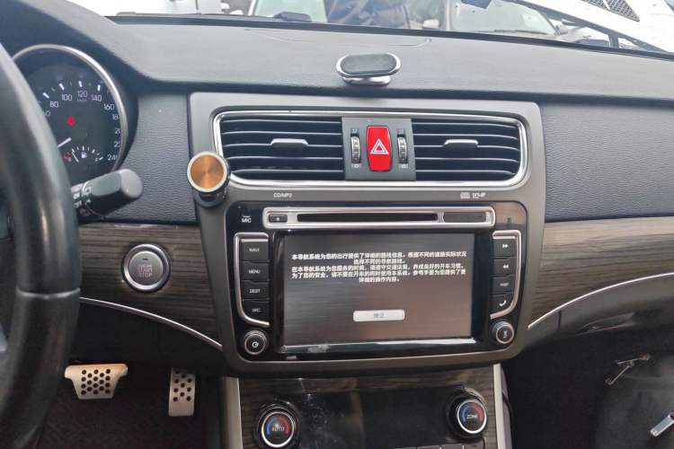 Used Haval H8 2015 2.0T Two-Wheel-Drive Standard Version Audio And AC Panel