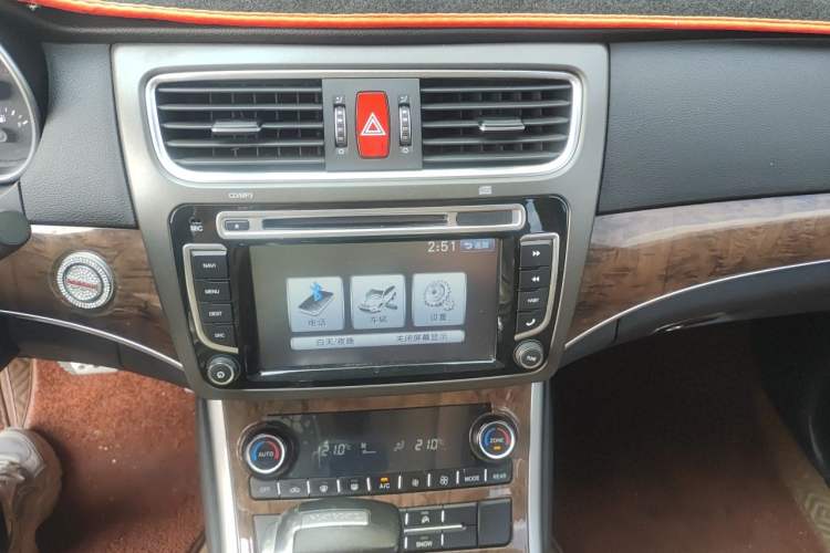Used Haval H8 2015 2.0T Two-Wheel Drive Comfort Version Audio And AC Panel
