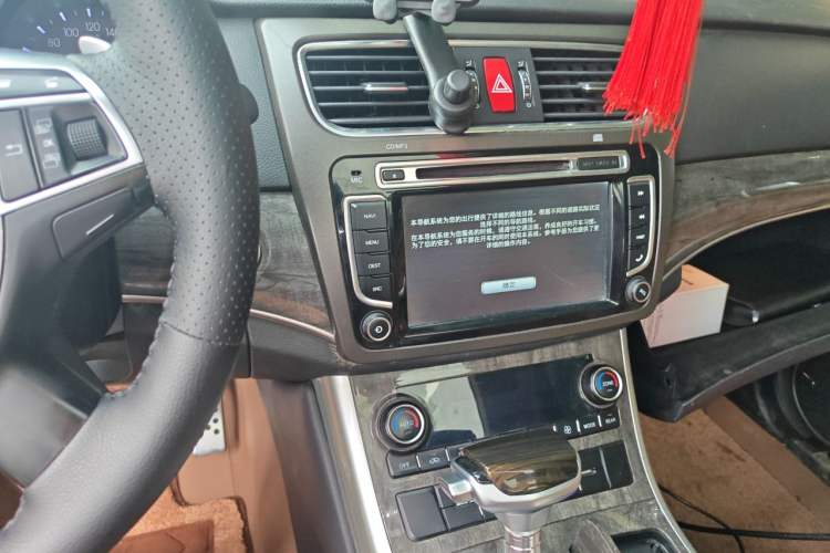 Used Haval H8 2015 2.0T Two-Wheel Drive Comfort Version Audio And AC Panel