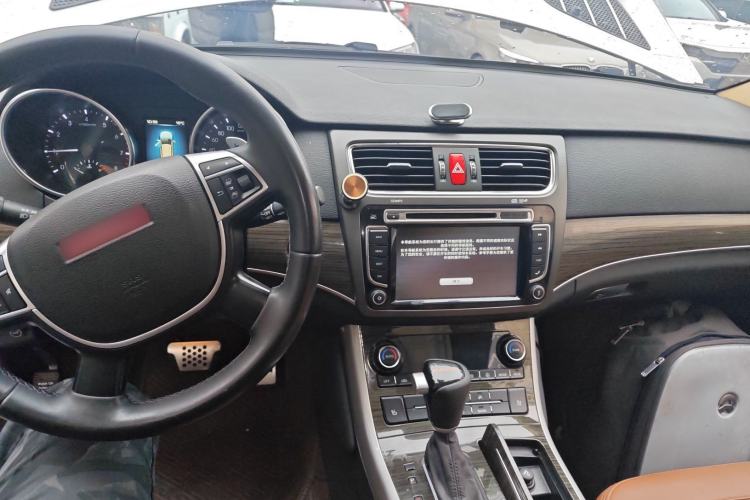 Used Haval H8 2015 2.0T Two-Wheel-Drive Standard Version Center Console
