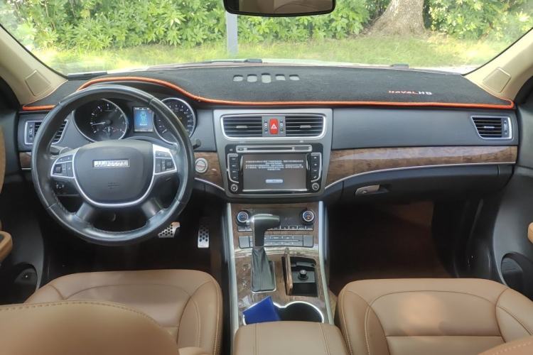 Used Haval H8 2015 2.0T Two-Wheel Drive Comfort Version Center Console