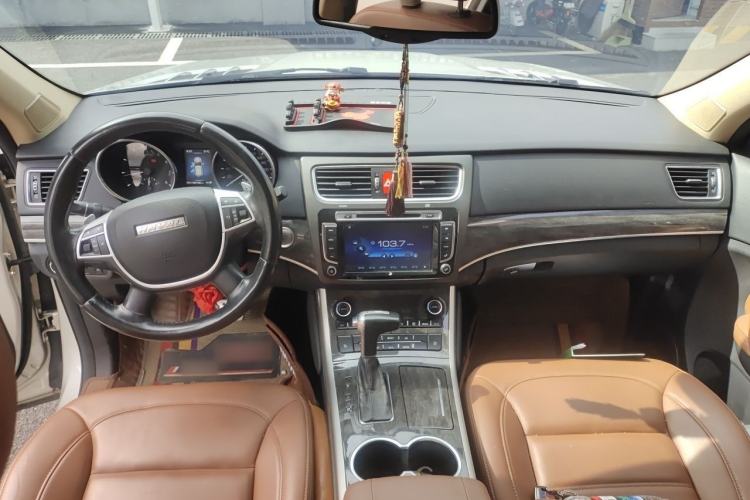 Used Haval H8 2015 2.0T Two-Wheel-Drive Elite Version Center Console