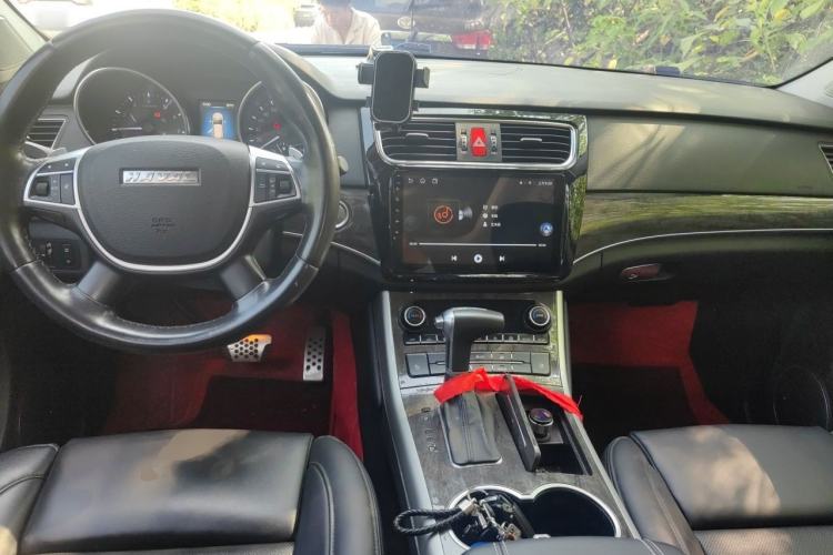 Used Haval H8 2015 2.0T Two-Wheel-Drive Elite Version Center Console
