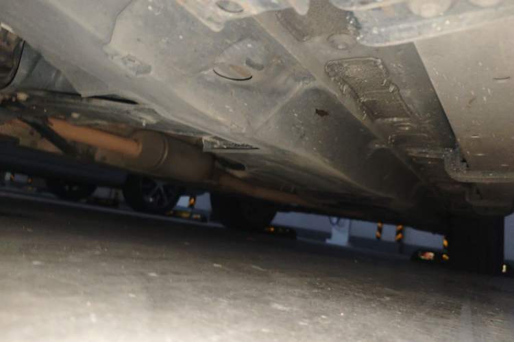 Used Haval H8 2015 2.0T Two-Wheel Drive Comfort Version Chassis Front Left