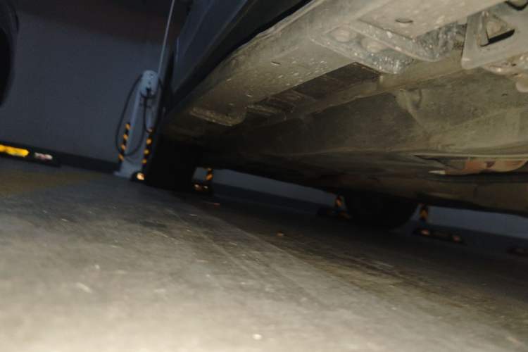 Used Haval H8 2015 2.0T Two-Wheel Drive Comfort Version Chassis Front Right