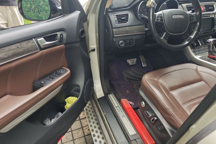 Used Haval H8 2015 2.0T Two-Wheel-Drive Elite Version Driver Seat
