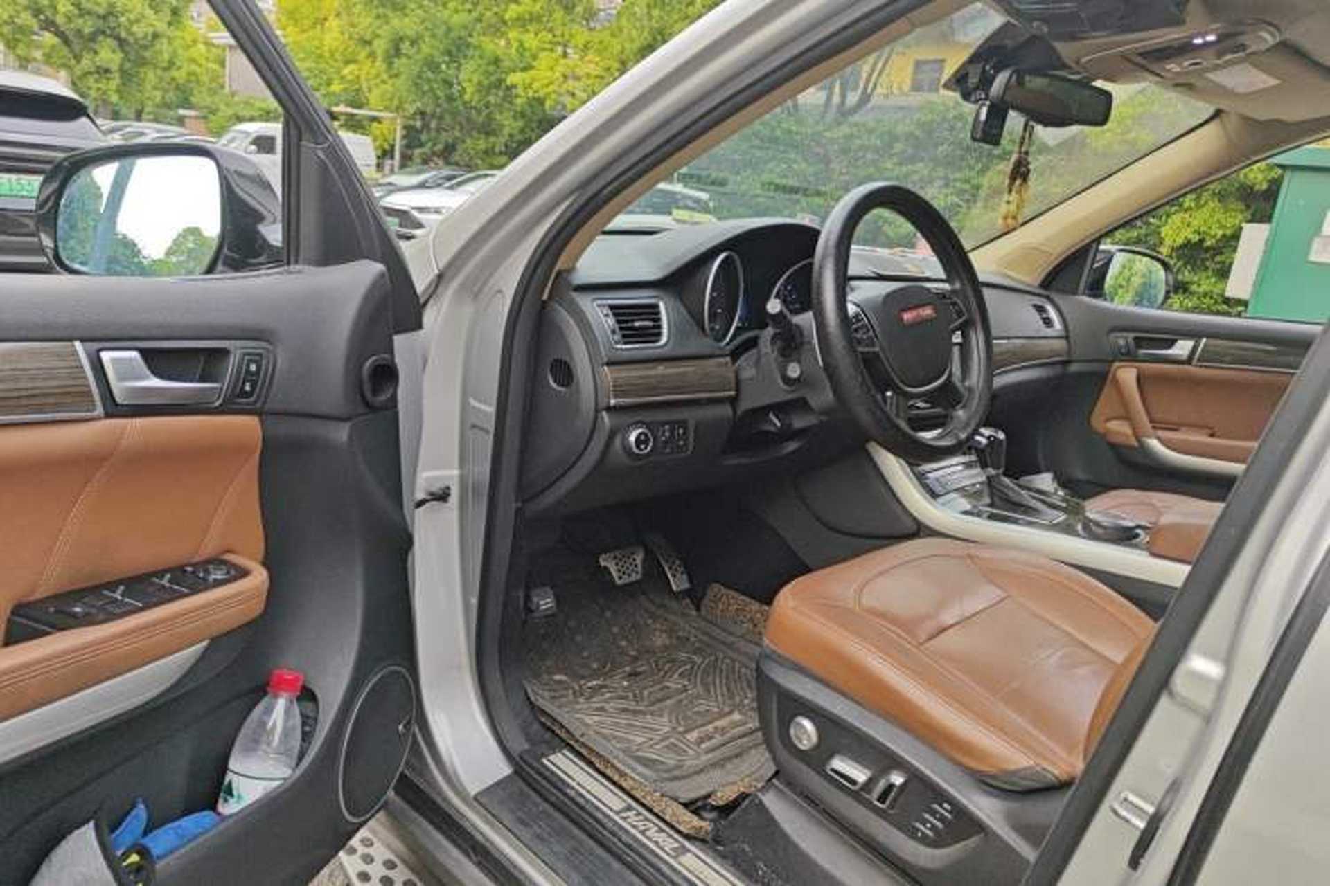 Used Haval H8 2015 2.0T Two-Wheel-Drive Luxury Version Driver Seat