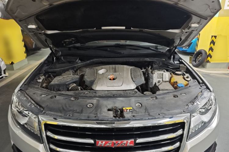 Used Haval H8 2015 2.0T Two-Wheel Drive Comfort Version Engine Bay