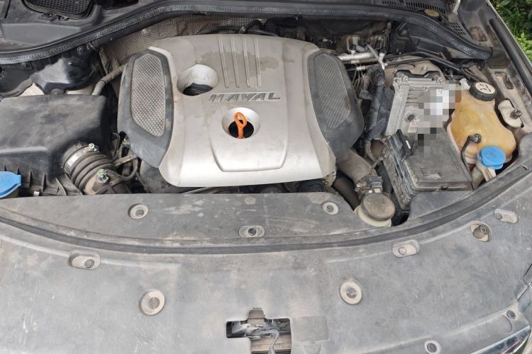 Used Haval H8 2015 2.0T Two-Wheel-Drive Elite Version Engine Bay