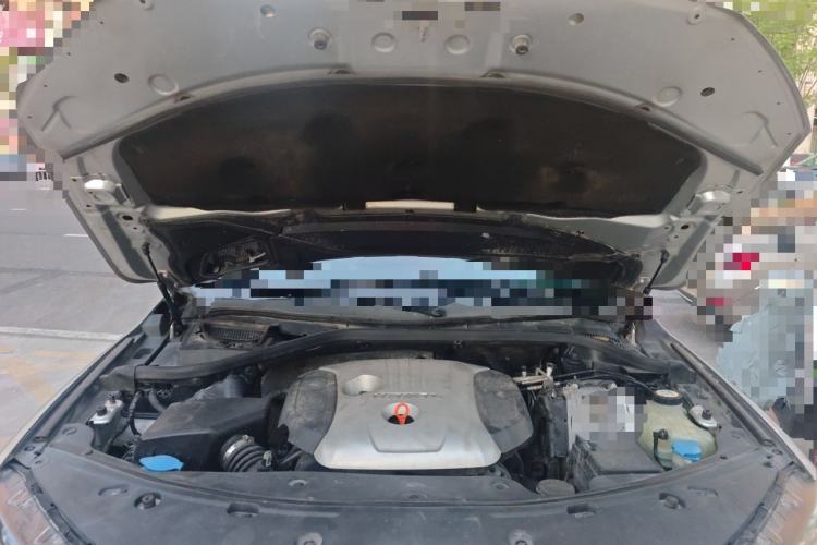 Used Haval H8 2015 2.0T Four-Wheel Drive Prestige Version Engine Bay