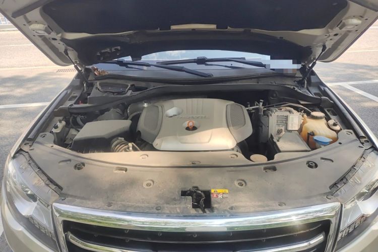 Used Haval H8 2015 2.0T Two-Wheel Drive Comfort Version Engine Bay