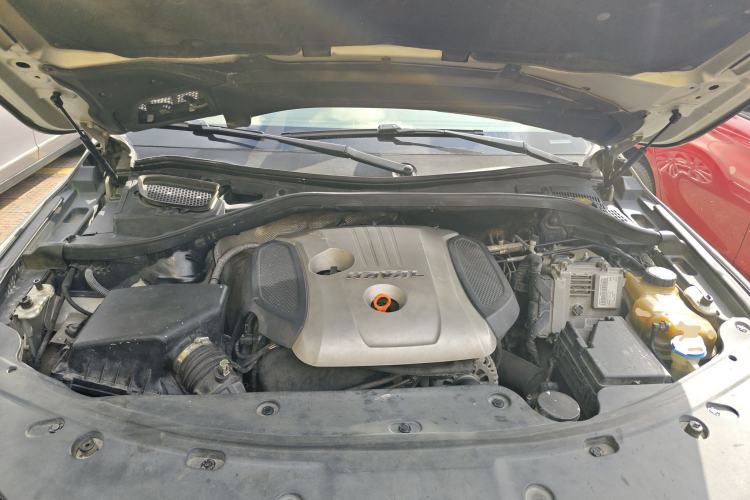 Used Haval H8 2015 2.0T Four-Wheel Drive Comfort Version Engine Bay