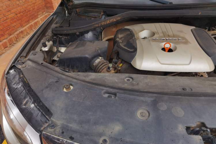 Used Haval H8 2015 2.0T Four-Wheel Drive Comfort Version Engine Bay Right