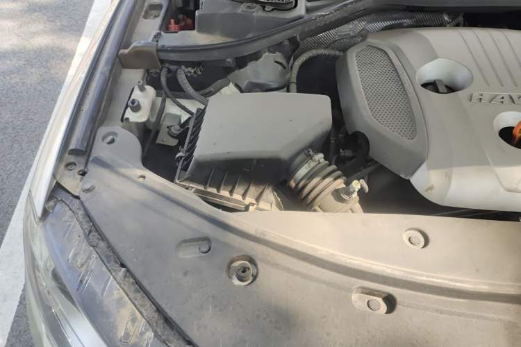 Used Haval H8 2015 2.0T Two-Wheel Drive Comfort Version Engine Bay Right