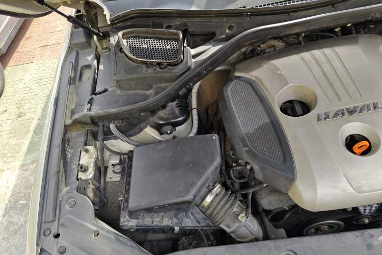 Used Haval H8 2015 2.0T Four-Wheel Drive Comfort Version Engine Bay Right