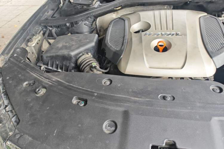 Used Haval H8 2015 2.0T Two-Wheel Drive Comfort Version Engine Bay Right