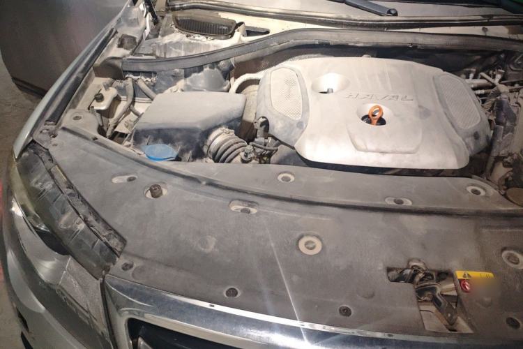 Used Haval H8 2015 2.0T Two-Wheel-Drive Luxury Version Engine Bay Right