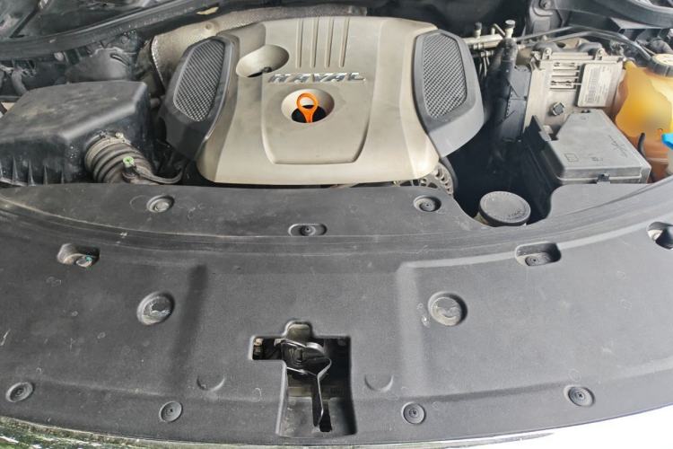 Used Haval H8 2015 2.0T Two-Wheel Drive Comfort Version Engine Bay