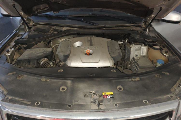 Used Haval H8 2015 2.0T Two-Wheel Drive Comfort Version Engine Bay