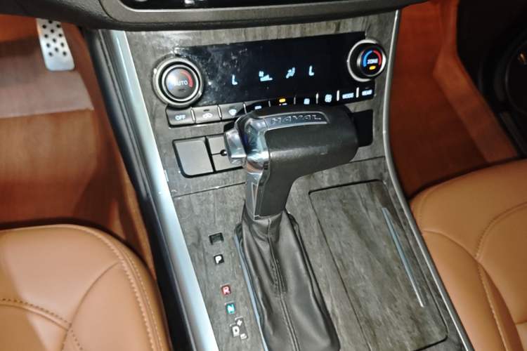 Used Haval H8 2015 2.0T Two-Wheel Drive Comfort Version Gear Lever