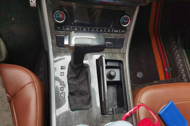 Used Haval H8 2015 2.0T Four-Wheel Drive Comfort Version Gear Lever