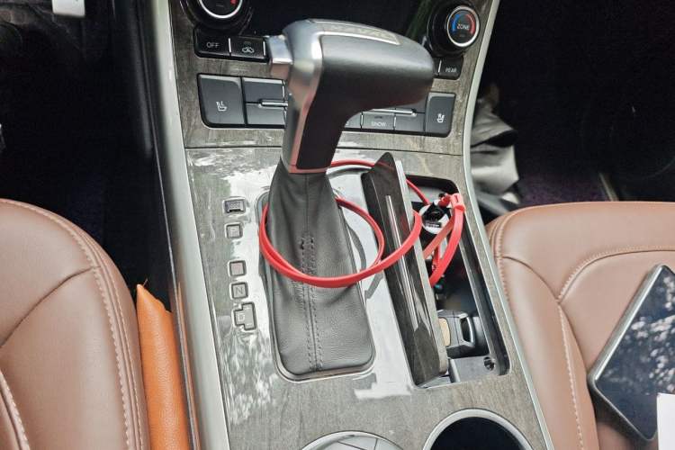 Used Haval H8 2015 2.0T Two-Wheel-Drive Elite Version Gear Lever