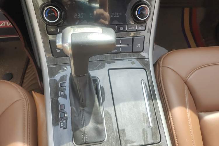 Used Haval H8 2015 2.0T Two-Wheel-Drive Elite Version Gear Lever