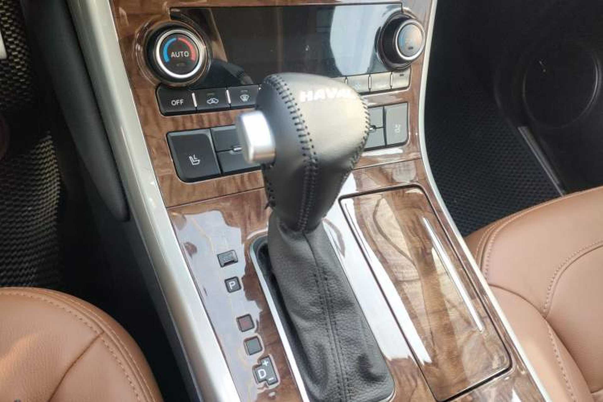 Used Haval H8 2015 2.0T Two-Wheel-Drive Luxury Version Gear Lever