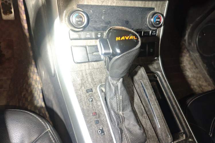 Used Haval H8 2015 2.0T Two-Wheel-Drive Luxury Version Gear Lever