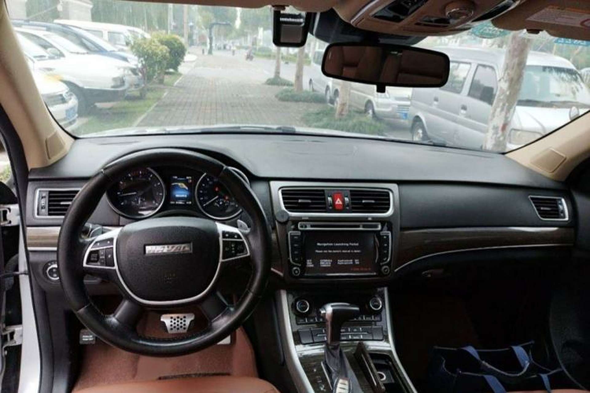 Used Haval H8 2015 2.0T Two-Wheel Drive Comfort Version Interior 1