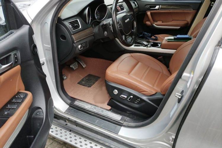 Used Haval H8 2015 2.0T Two-Wheel Drive Comfort Version Interior 2
