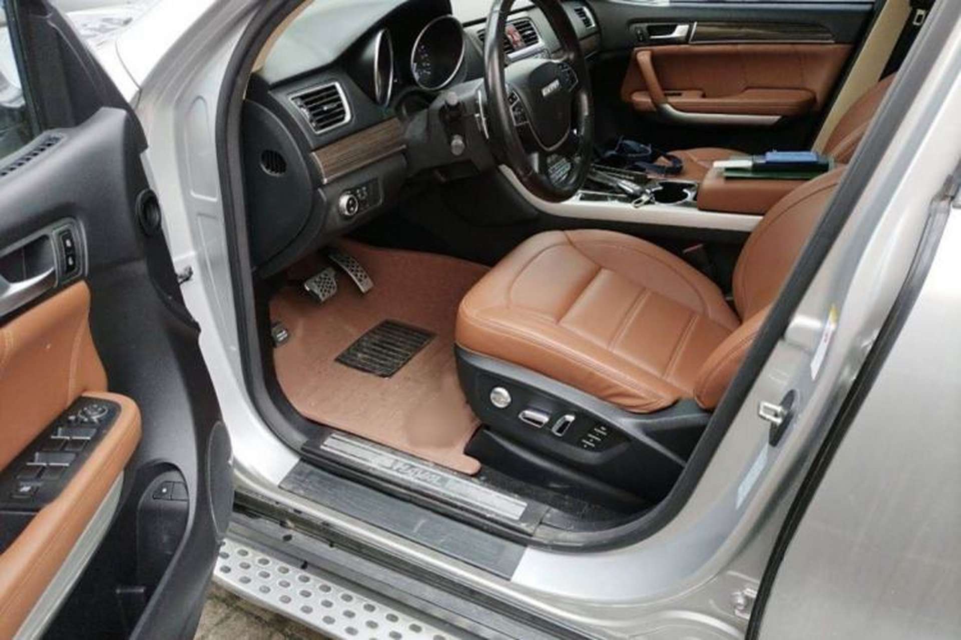 Used Haval H8 2015 2.0T Two-Wheel Drive Comfort Version Interior 2
