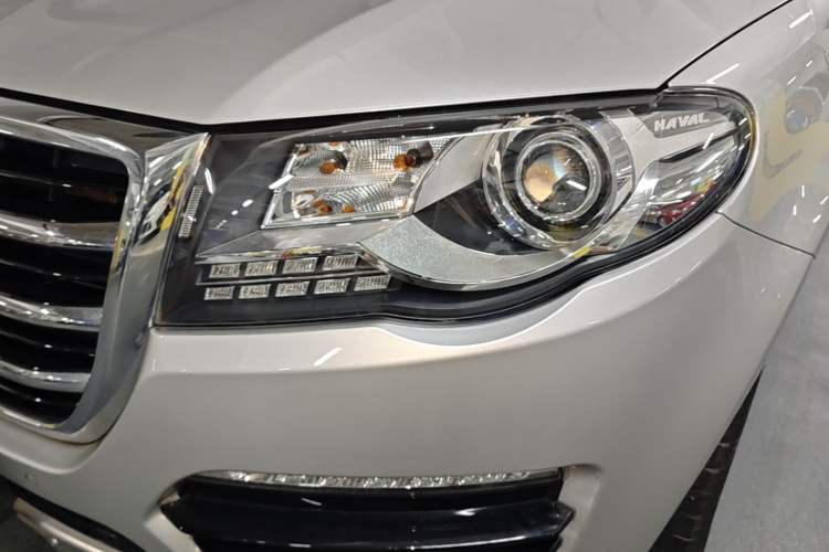 Used Haval H8 2015 2.0T Two-Wheel Drive Comfort Version Left Front Headlight