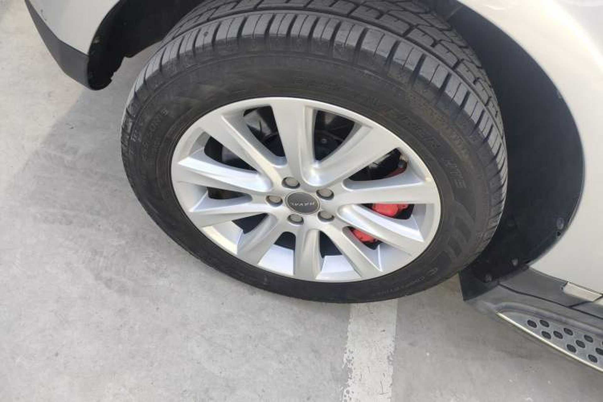 Used Haval H8 2015 2.0T Two-Wheel-Drive Luxury Version Left Front Wheel Hub