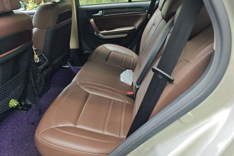 Used Haval H8 2015 2.0T Two-Wheel-Drive Elite Version Left Rear Seat