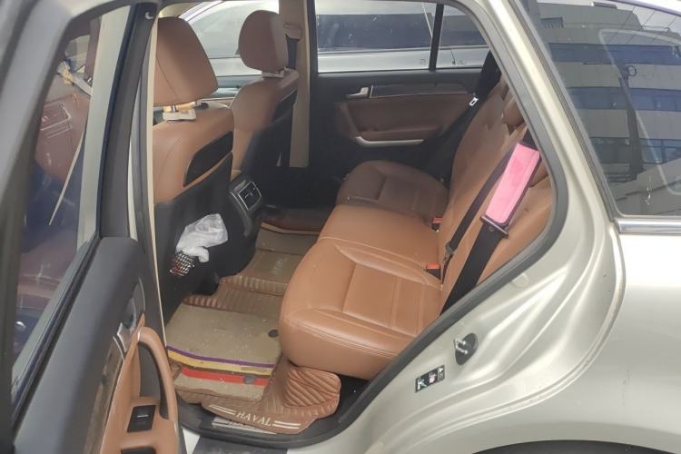 Used Haval H8 2015 2.0T Two-Wheel-Drive Elite Version Left Rear Seat